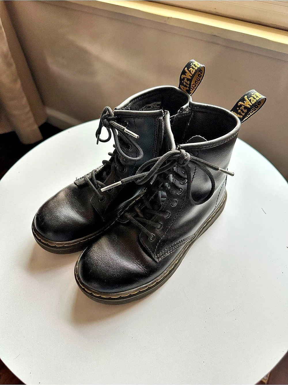 Dr. Martens 1460 Junior Leather Ankle Boots Junior Combat Boots in Black